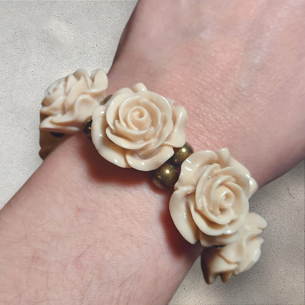 ***Vintage Cream Rose Bracelet